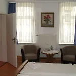 阿姆伦纳膳食公寓