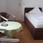 招待所 阿姆伦纳膳食公寓 3*